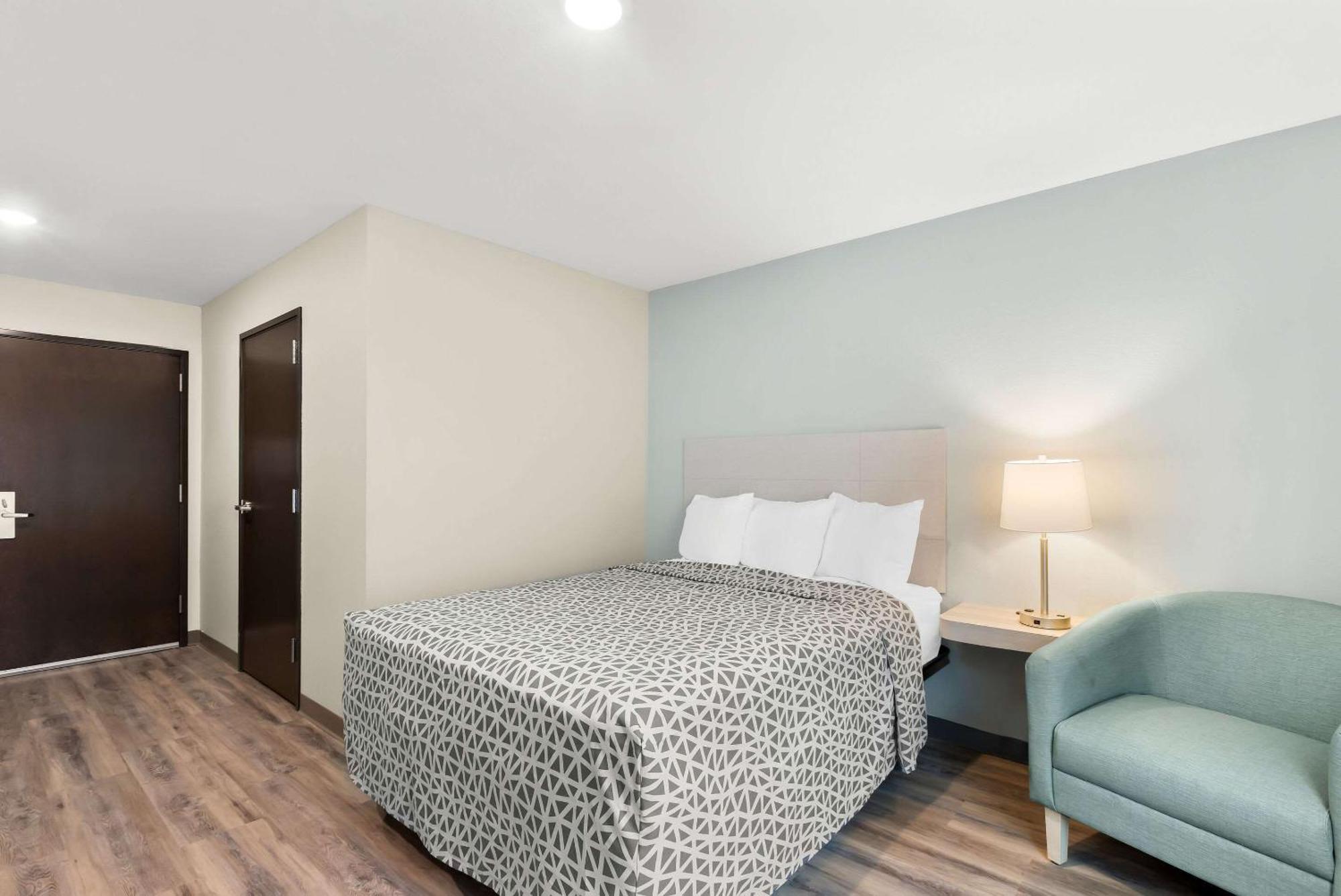Woodspring Suites Savannah West Chatham Parkway Екстериор снимка